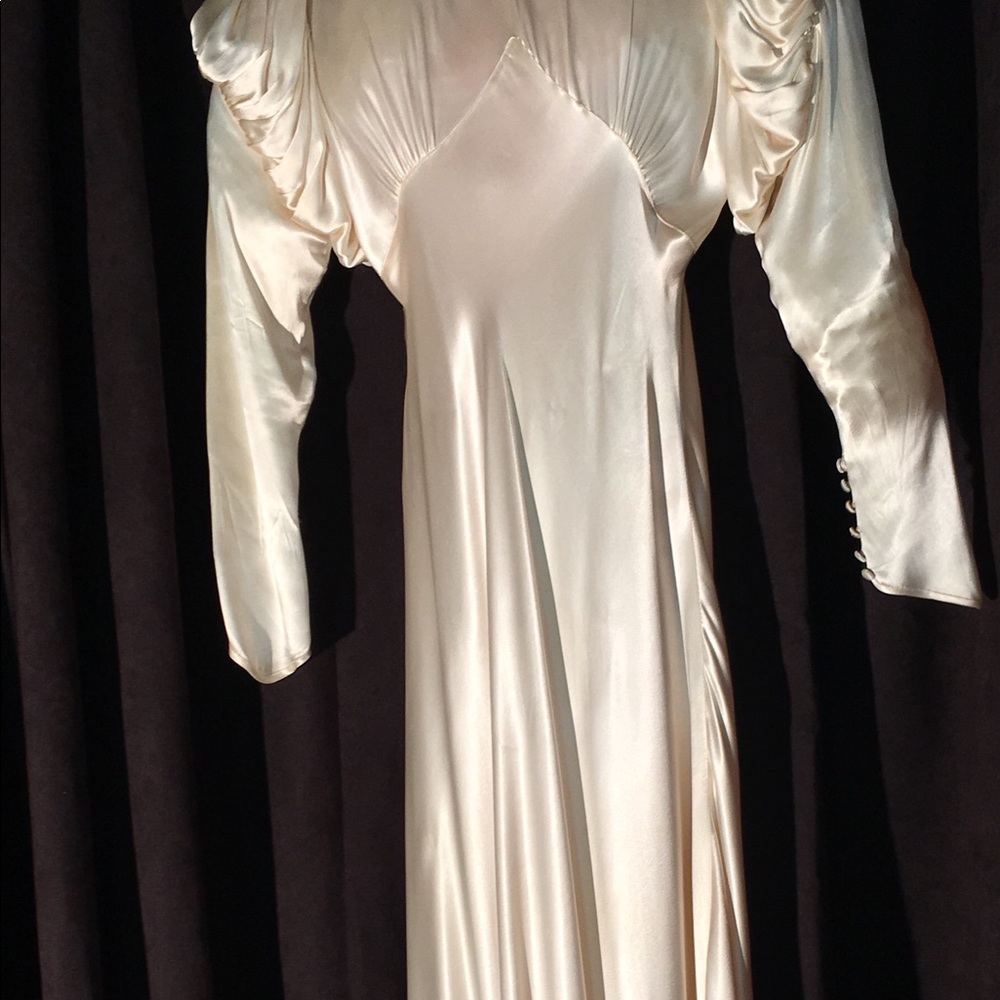 Art Deco antique white satin Gown size 8